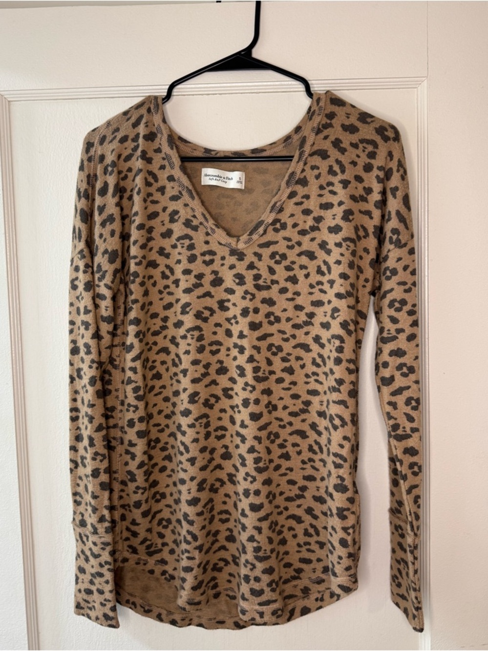 Abercrombie Leopard Print V-Neck Long Sleeve Top